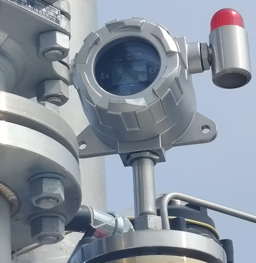 化工廠管道法蘭式初油酸檢測儀應用案例